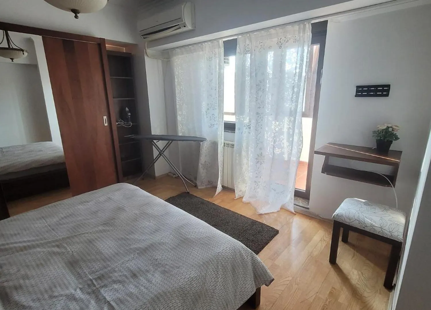 Ultracentral Bucharest Apartment